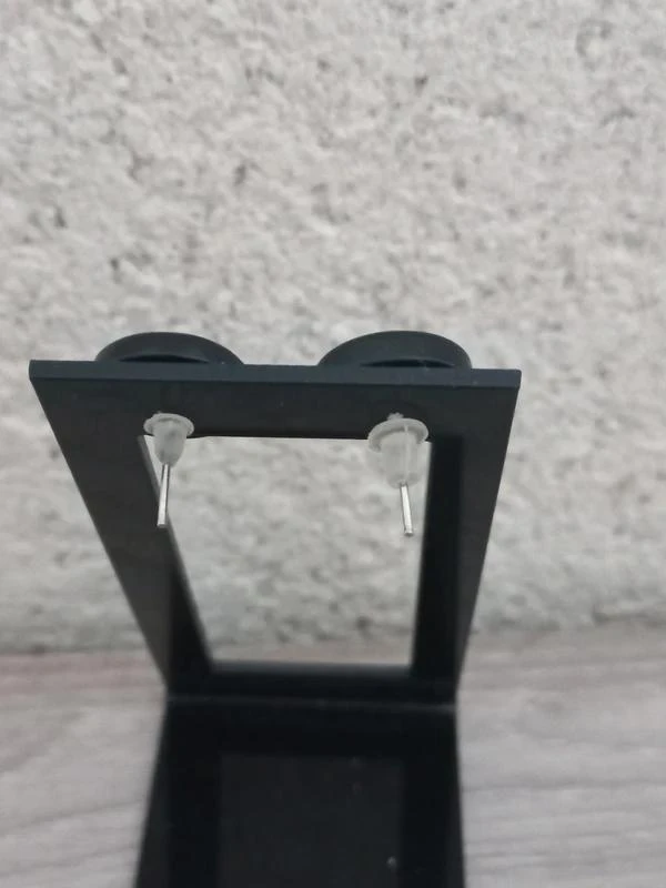 Par de Aretes de Clavo "M&M's" Negro – photo 2